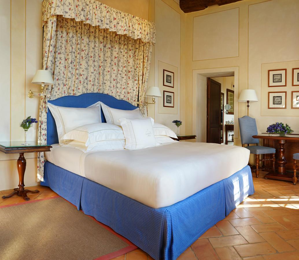 Castello Banfi - Il Borgo - Relais Et Chateaux Poggio alle Mura Exterior photo